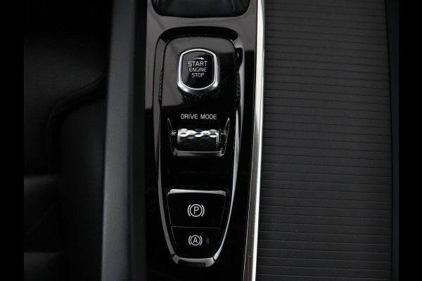 Volvo V60 2.0 T5 Momentum | Leder | Trekhaak | Stoelverwarming | LMV 20 inch | Harman/Kardon | Adaptive cruise | DAB+
