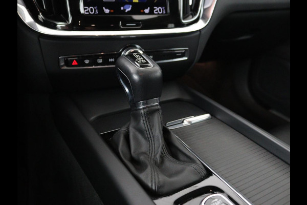 Volvo V60 2.0 T5 Momentum | Leder | Trekhaak | Stoelverwarming | LMV 20 inch | Harman/Kardon | Adaptive cruise | DAB+