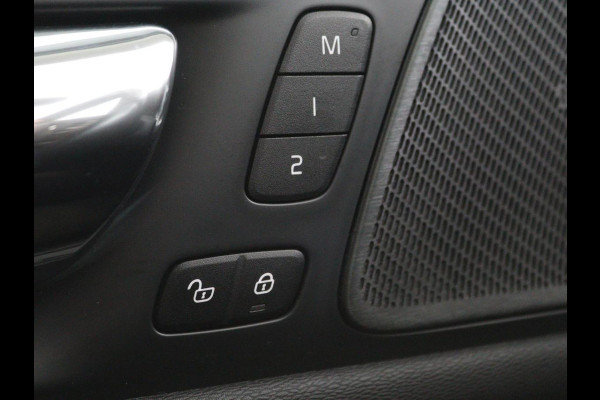 Volvo V60 2.0 T5 Momentum | Leder | Trekhaak | Stoelverwarming | LMV 20 inch | Harman/Kardon | Adaptive cruise | DAB+