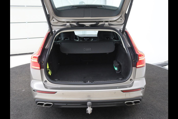 Volvo V60 2.0 T5 Momentum | Leder | Trekhaak | Stoelverwarming | LMV 20 inch | Harman/Kardon | Adaptive cruise | DAB+