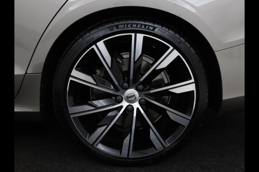 Volvo V60 2.0 T5 Momentum | Leder | Trekhaak | Stoelverwarming | LMV 20 inch | Harman/Kardon | Adaptive cruise | DAB+