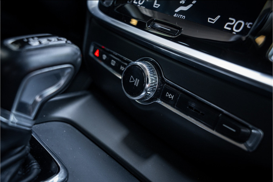 Volvo V60 2.0 T5 Momentum Geartr. (250pk) ** Intellisafe Surround ** Trekhaak ** Leer