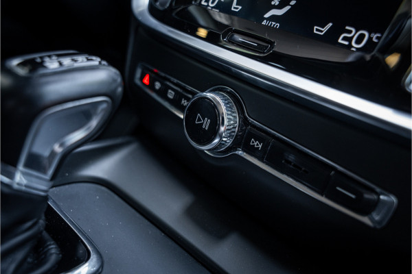 Volvo V60 2.0 T5 Momentum Geartr. (250pk) ** Intellisafe Surround ** Trekhaak ** Leer