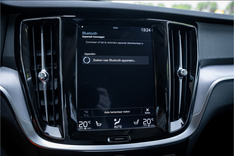 Volvo V60 2.0 T5 Momentum Geartr. (250pk) ** Intellisafe Surround ** Trekhaak ** Leer
