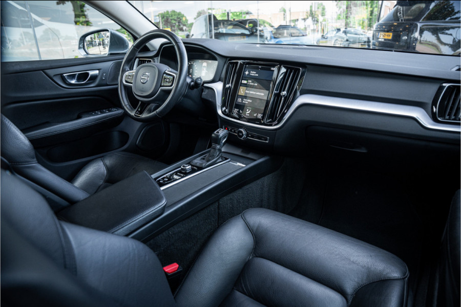 Volvo V60 2.0 T5 Momentum Geartr. (250pk) ** Intellisafe Surround ** Trekhaak ** Leer