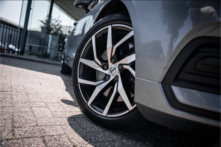 Volvo V60 2.0 T5 Momentum Geartr. (250pk) ** Intellisafe Surround ** Trekhaak ** Leer