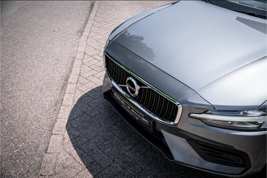 Volvo V60 2.0 T5 Momentum Geartr. (250pk) ** Intellisafe Surround ** Trekhaak ** Leer