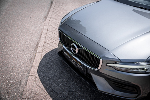 Volvo V60 2.0 T5 Momentum Geartr. (250pk) ** Intellisafe Surround ** Trekhaak ** Leer