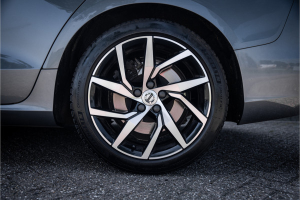 Volvo V60 2.0 T5 Momentum Geartr. (250pk) ** Intellisafe Surround ** Trekhaak ** Leer