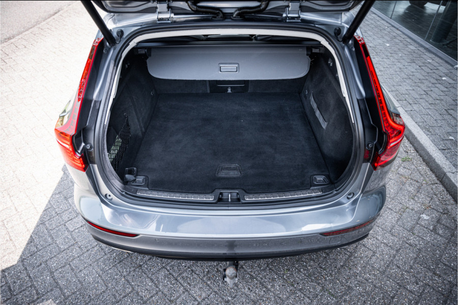 Volvo V60 2.0 T5 Momentum Geartr. (250pk) ** Intellisafe Surround ** Trekhaak ** Leer
