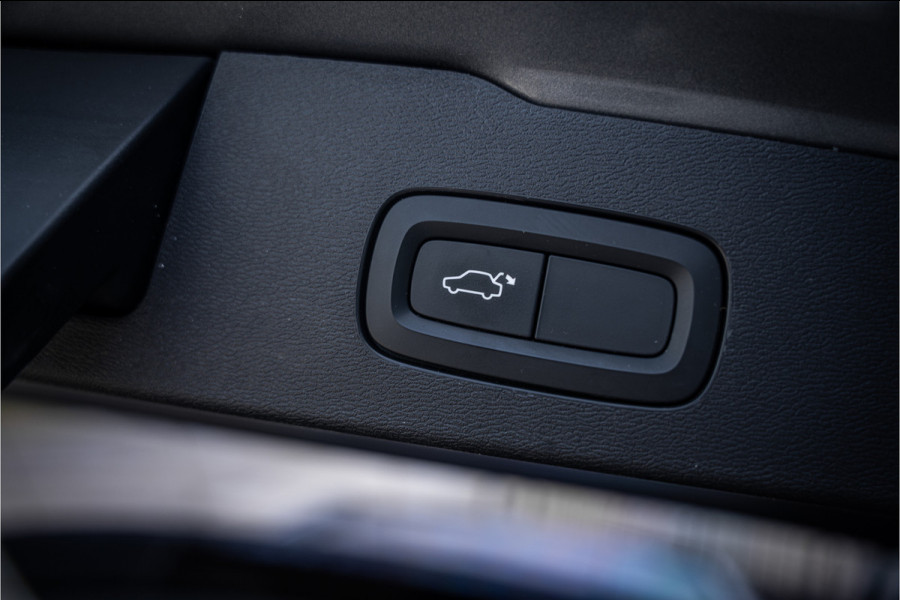 Volvo V60 2.0 T5 Momentum Geartr. (250pk) ** Intellisafe Surround ** Trekhaak ** Leer