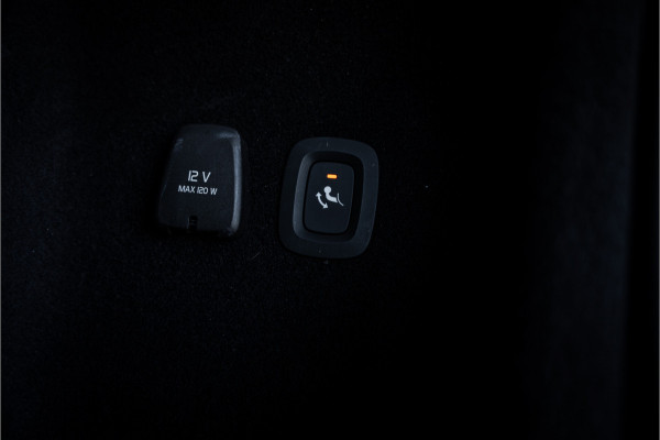 Volvo V60 2.0 T5 Momentum Geartr. (250pk) ** Intellisafe Surround ** Trekhaak ** Leer