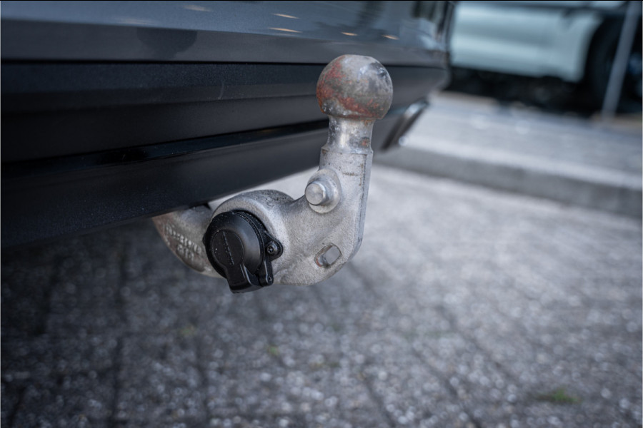 Volvo V60 2.0 T5 Momentum Geartr. (250pk) ** Intellisafe Surround ** Trekhaak ** Leer