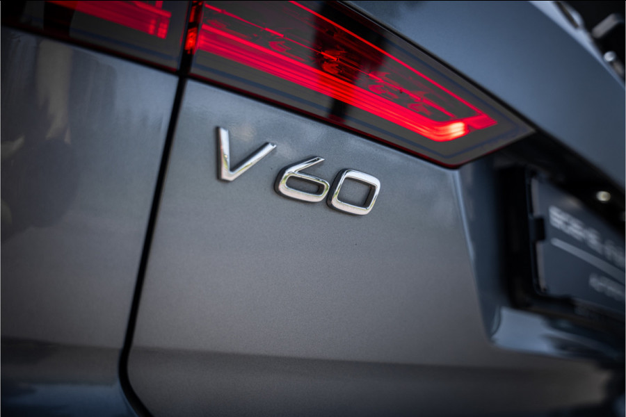 Volvo V60 2.0 T5 Momentum Geartr. (250pk) ** Intellisafe Surround ** Trekhaak ** Leer