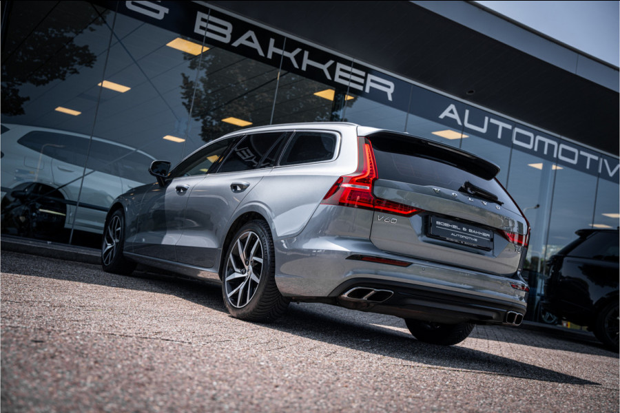 Volvo V60 2.0 T5 Momentum Geartr. (250pk) ** Intellisafe Surround ** Trekhaak ** Leer