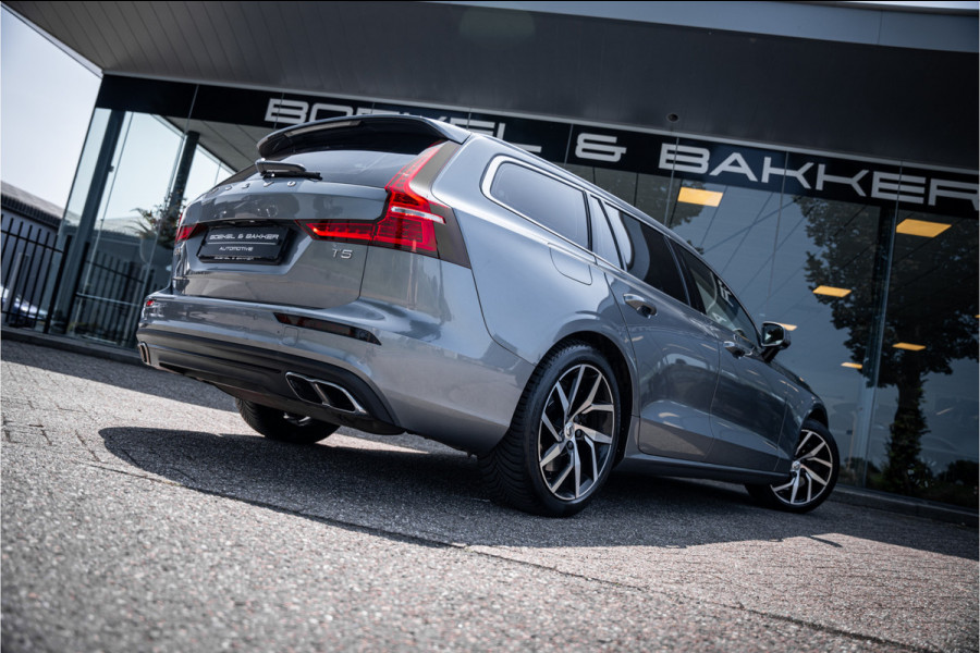 Volvo V60 2.0 T5 Momentum Geartr. (250pk) ** Intellisafe Surround ** Trekhaak ** Leer