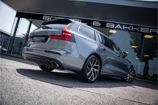 Volvo V60 2.0 T5 Momentum Geartr. (250pk) ** Intellisafe Surround ** Trekhaak ** Leer