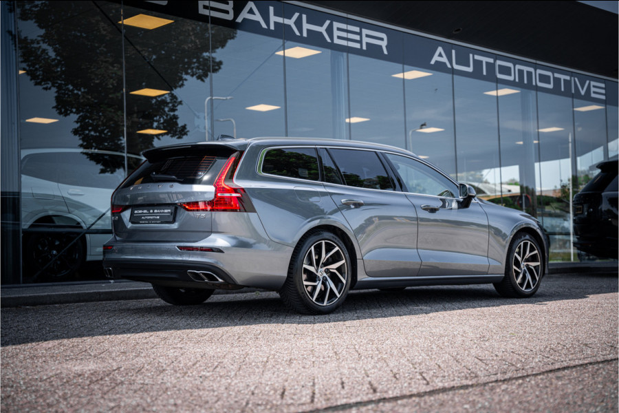 Volvo V60 2.0 T5 Momentum Geartr. (250pk) ** Intellisafe Surround ** Trekhaak ** Leer
