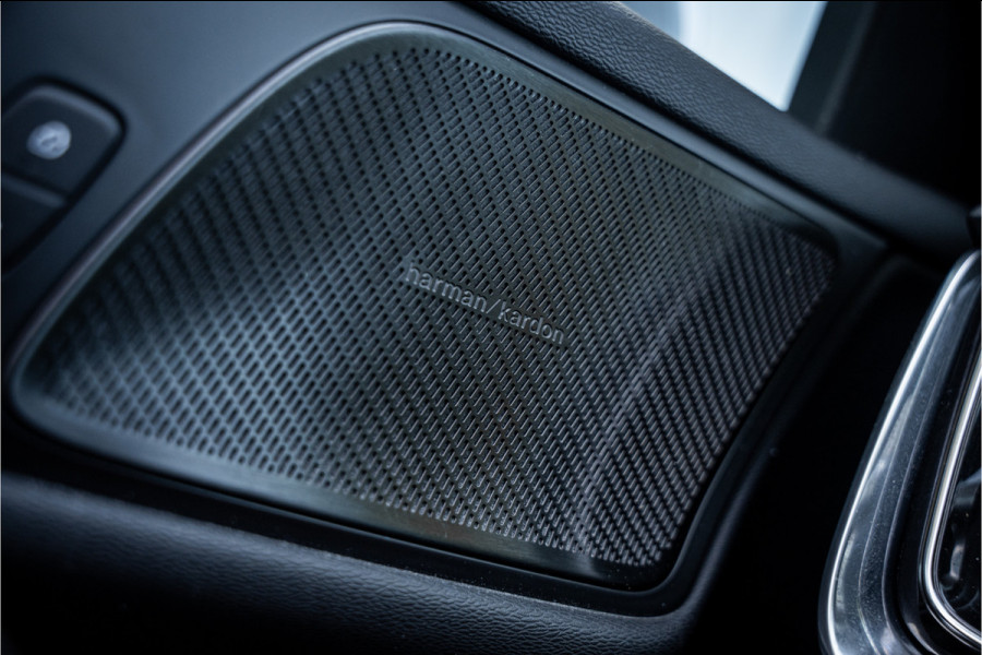 Volvo V60 2.0 T5 Momentum Geartr. (250pk) ** Intellisafe Surround ** Trekhaak ** Leer