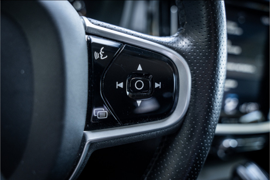 Volvo V60 2.0 T5 Momentum Geartr. (250pk) ** Intellisafe Surround ** Trekhaak ** Leer