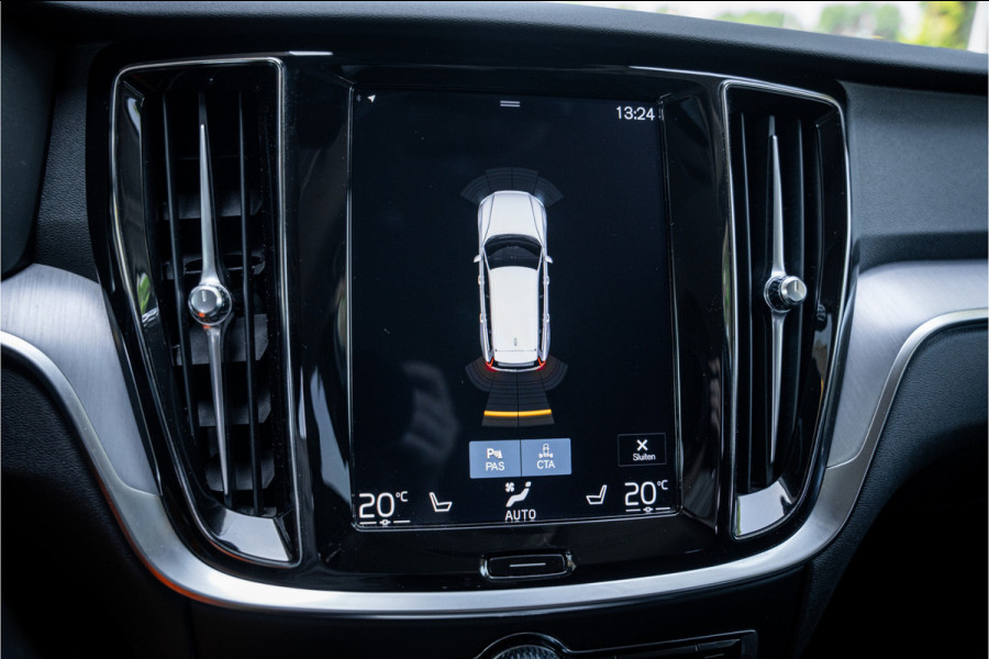 Volvo V60 2.0 T5 Momentum Geartr. (250pk) ** Intellisafe Surround ** Trekhaak ** Leer