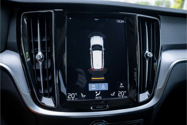 Volvo V60 2.0 T5 Momentum Geartr. (250pk) ** Intellisafe Surround ** Trekhaak ** Leer