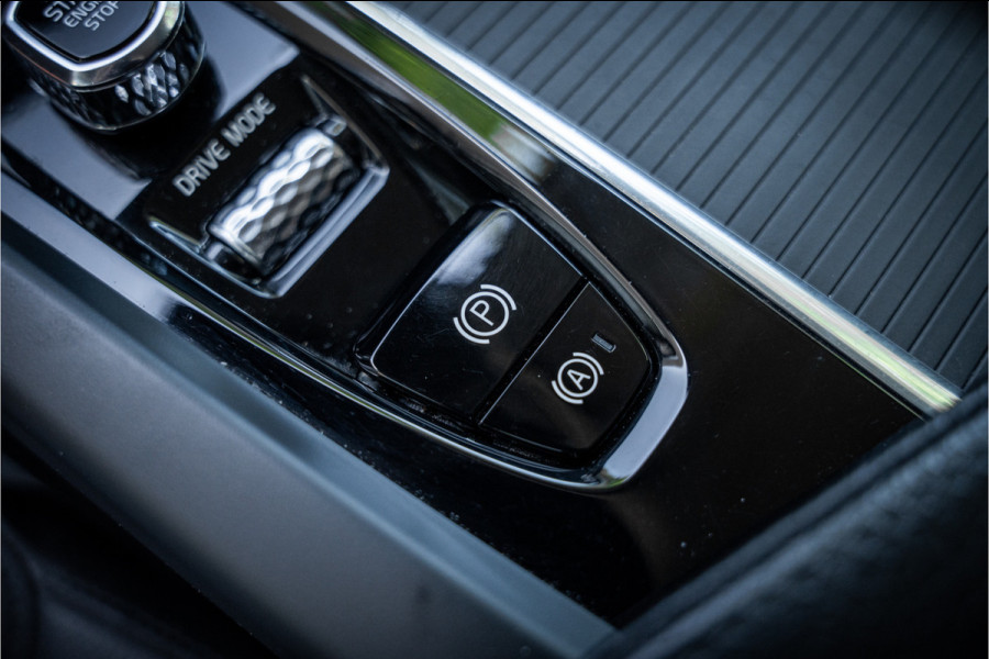 Volvo V60 2.0 T5 Momentum Geartr. (250pk) ** Intellisafe Surround ** Trekhaak ** Leer