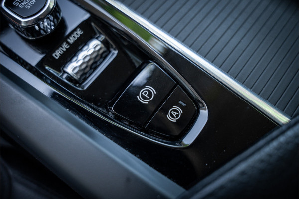 Volvo V60 2.0 T5 Momentum Geartr. (250pk) ** Intellisafe Surround ** Trekhaak ** Leer