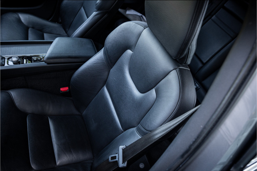 Volvo V60 2.0 T5 Momentum Geartr. (250pk) ** Intellisafe Surround ** Trekhaak ** Leer
