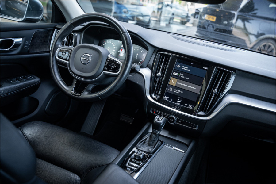Volvo V60 2.0 T5 Momentum Geartr. (250pk) ** Intellisafe Surround ** Trekhaak ** Leer