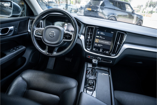 Volvo V60 2.0 T5 Momentum Geartr. (250pk) ** Intellisafe Surround ** Trekhaak ** Leer