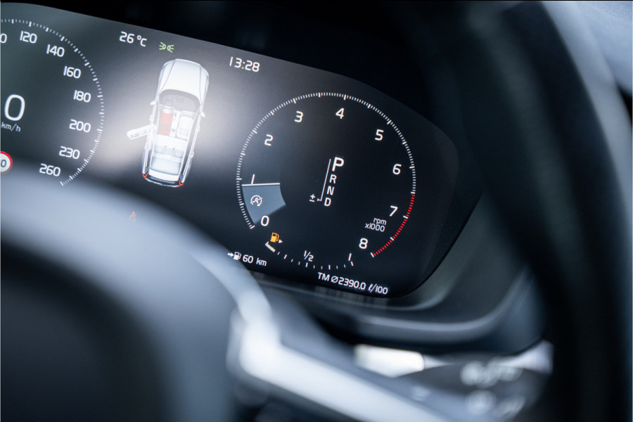 Volvo V60 2.0 T5 Momentum Geartr. (250pk) ** Intellisafe Surround ** Trekhaak ** Leer