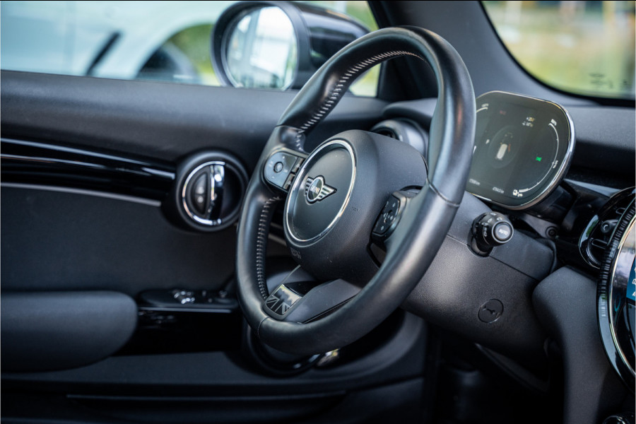 MINI Mini Electric MINI Yours 33 kWh ** Panodak ** Leder ** Adapt. Cruise ** Stuurverwarming