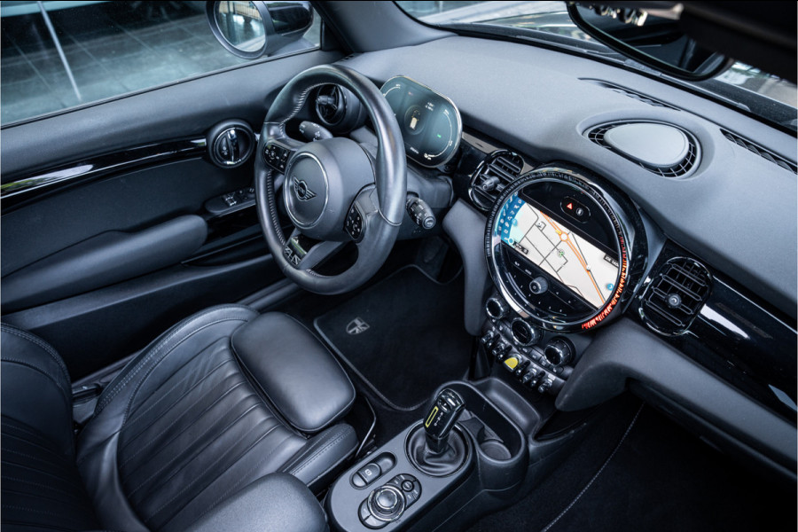 MINI Mini Electric MINI Yours 33 kWh ** Panodak ** Leder ** Adapt. Cruise ** Stuurverwarming