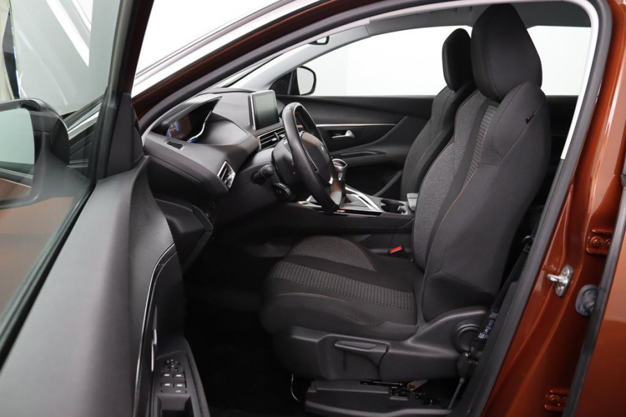 Peugeot 3008 1.2 PureTech Executive*ECC*HAAK*NAVI*CAM*CARPLAY*