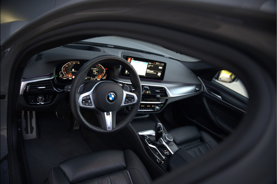BMW 5 Serie Touring 530i High Executive M Sport | Panoramadak | Head-Up Display | Laser | Trekhaak | Stoelverwarming | Stuurverwarming | Memory Seats | Keyless | Adaptive Cruise Control | Comfort Seats | Shadowline | BTW | NAP | Dealer Ond