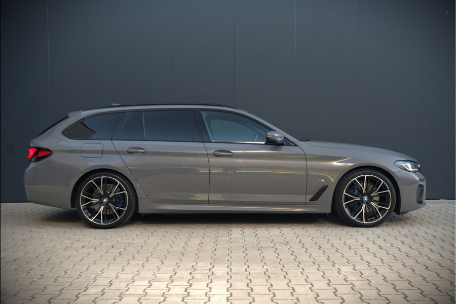 BMW 5 Serie Touring 530i High Executive M Sport | Panoramadak | Head-Up Display | Laser | Trekhaak | Stoelverwarming | Stuurverwarming | Memory Seats | Keyless | Adaptive Cruise Control | Comfort Seats | Shadowline | BTW | NAP | Dealer Ond