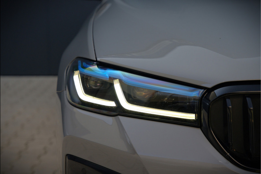 BMW 5 Serie Touring 530i High Executive M Sport | Panoramadak | Head-Up Display | Laser | Trekhaak | Stoelverwarming | Stuurverwarming | Memory Seats | Keyless | Adaptive Cruise Control | Comfort Seats | Shadowline | BTW | NAP | Dealer Ond
