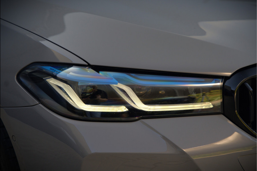 BMW 5 Serie Touring 530i High Executive M Sport | Panoramadak | Head-Up Display | Laser | Trekhaak | Stoelverwarming | Stuurverwarming | Memory Seats | Keyless | Adaptive Cruise Control | Comfort Seats | Shadowline | BTW | NAP | Dealer Ond