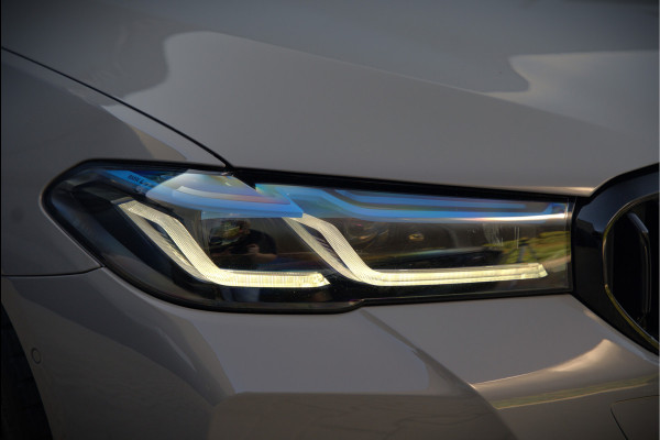BMW 5 Serie Touring 530i High Executive M Sport | Panoramadak | Head-Up Display | Laser | Trekhaak | Stoelverwarming | Stuurverwarming | Memory Seats | Keyless | Adaptive Cruise Control | Comfort Seats | Shadowline | BTW | NAP | Dealer Ond