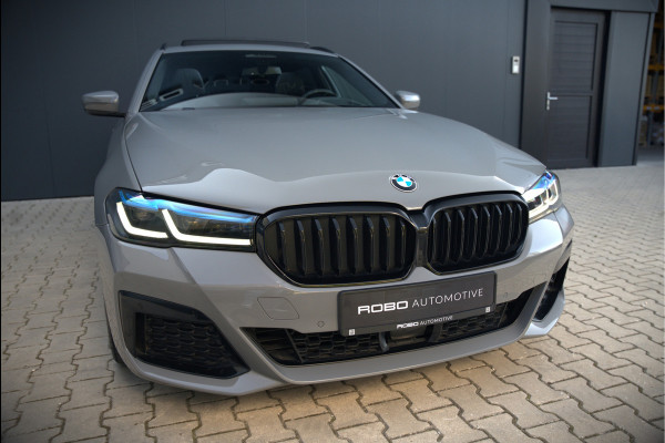 BMW 5 Serie Touring 530i High Executive M Sport | Panoramadak | Head-Up Display | Laser | Trekhaak | Stoelverwarming | Stuurverwarming | Memory Seats | Keyless | Adaptive Cruise Control | Comfort Seats | Shadowline | BTW | NAP | Dealer Ond