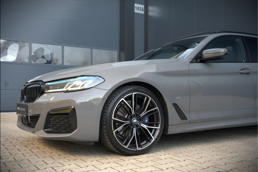 BMW 5 Serie Touring 530i High Executive M Sport | Panoramadak | Head-Up Display | Laser | Trekhaak | Stoelverwarming | Stuurverwarming | Memory Seats | Keyless | Adaptive Cruise Control | Comfort Seats | Shadowline | BTW | NAP | Dealer Ond