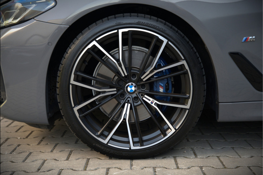 BMW 5 Serie Touring 530i High Executive M Sport | Panoramadak | Head-Up Display | Laser | Trekhaak | Stoelverwarming | Stuurverwarming | Memory Seats | Keyless | Adaptive Cruise Control | Comfort Seats | Shadowline | BTW | NAP | Dealer Ond