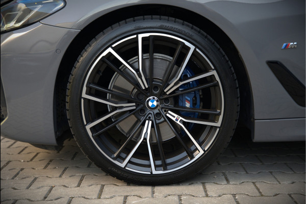 BMW 5 Serie Touring 530i High Executive M Sport | Panoramadak | Head-Up Display | Laser | Trekhaak | Stoelverwarming | Stuurverwarming | Memory Seats | Keyless | Adaptive Cruise Control | Comfort Seats | Shadowline | BTW | NAP | Dealer Ond