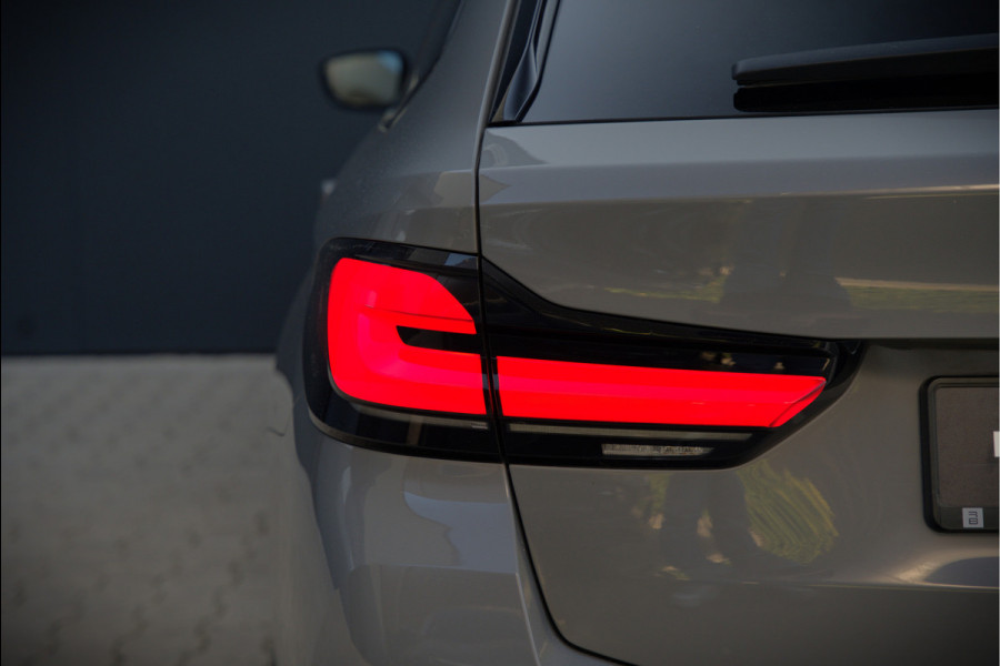 BMW 5 Serie Touring 530i High Executive M Sport | Panoramadak | Head-Up Display | Laser | Trekhaak | Stoelverwarming | Stuurverwarming | Memory Seats | Keyless | Adaptive Cruise Control | Comfort Seats | Shadowline | BTW | NAP | Dealer Ond