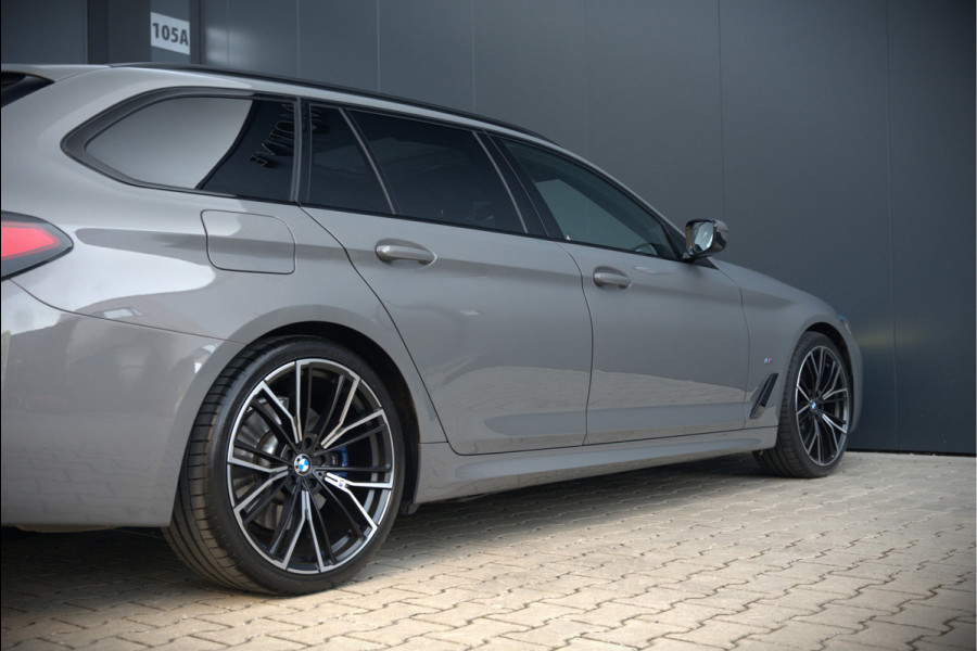 BMW 5 Serie Touring 530i High Executive M Sport | Panoramadak | Head-Up Display | Laser | Trekhaak | Stoelverwarming | Stuurverwarming | Memory Seats | Keyless | Adaptive Cruise Control | Comfort Seats | Shadowline | BTW | NAP | Dealer Ond