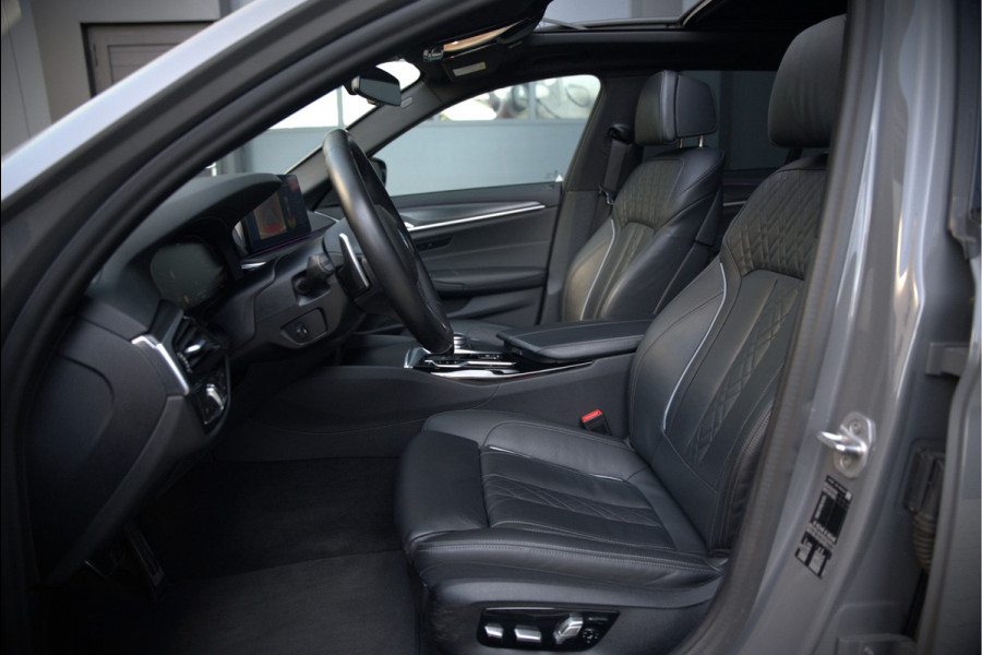 BMW 5 Serie Touring 530i High Executive M Sport | Panoramadak | Head-Up Display | Laser | Trekhaak | Stoelverwarming | Stuurverwarming | Memory Seats | Keyless | Adaptive Cruise Control | Comfort Seats | Shadowline | BTW | NAP | Dealer Ond