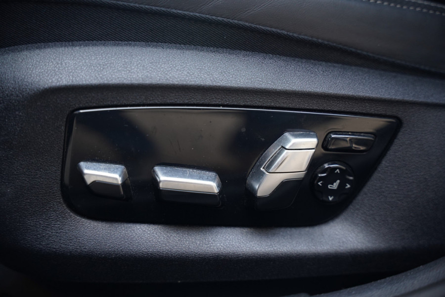 BMW 5 Serie Touring 530i High Executive M Sport | Panoramadak | Head-Up Display | Laser | Trekhaak | Stoelverwarming | Stuurverwarming | Memory Seats | Keyless | Adaptive Cruise Control | Comfort Seats | Shadowline | BTW | NAP | Dealer Ond