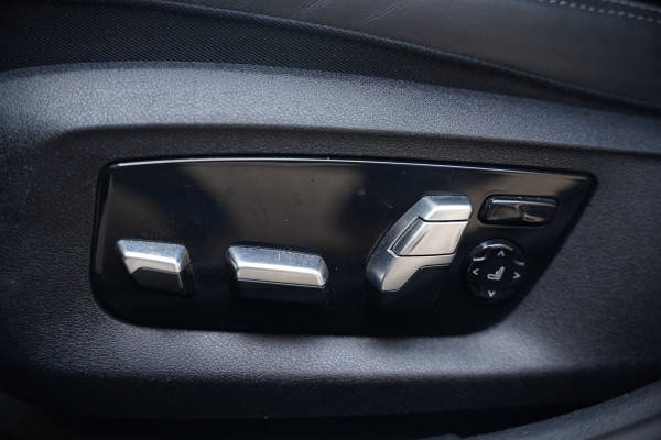 BMW 5 Serie Touring 530i High Executive M Sport | Panoramadak | Head-Up Display | Laser | Trekhaak | Stoelverwarming | Stuurverwarming | Memory Seats | Keyless | Adaptive Cruise Control | Comfort Seats | Shadowline | BTW | NAP | Dealer Ond