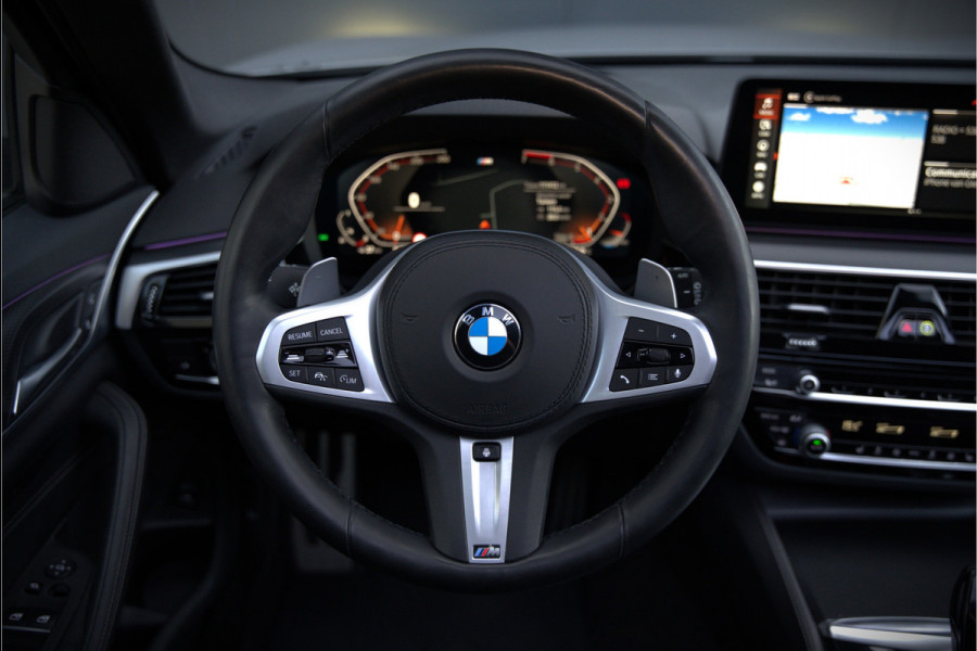 BMW 5 Serie Touring 530i High Executive M Sport | Panoramadak | Head-Up Display | Laser | Trekhaak | Stoelverwarming | Stuurverwarming | Memory Seats | Keyless | Adaptive Cruise Control | Comfort Seats | Shadowline | BTW | NAP | Dealer Ond